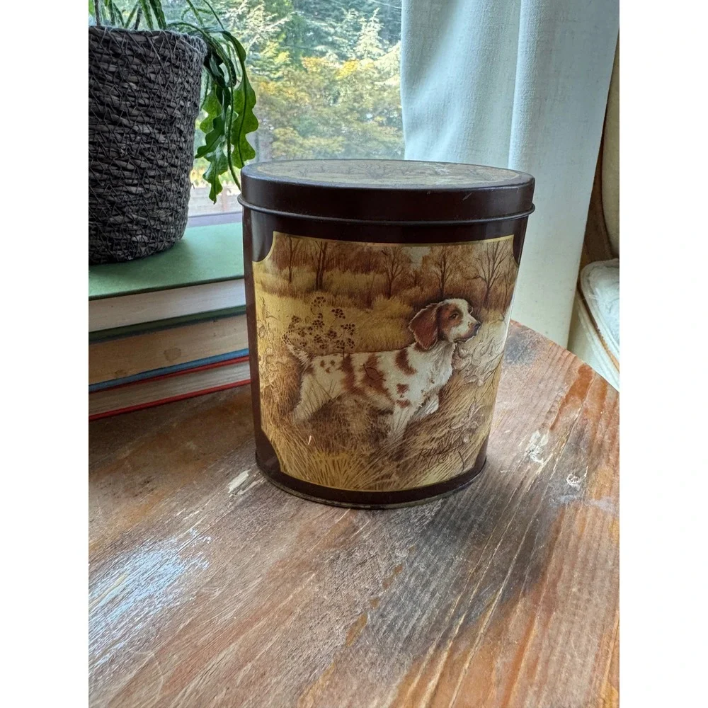 Vintage Hunting Dog Brittany Spaniel Oval Metal Tin Autumn Landscape 5 Inch